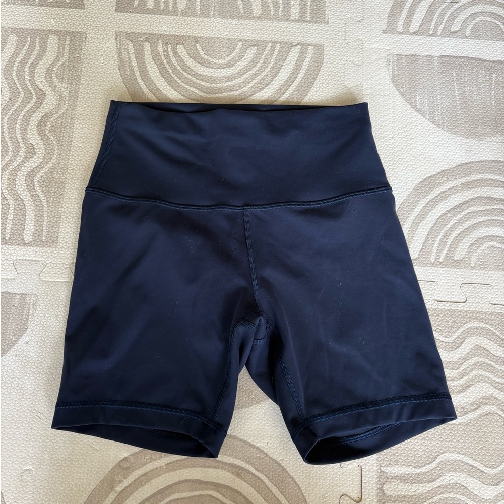 Lululemon Athletica Navy Wunder Train 6” size 6